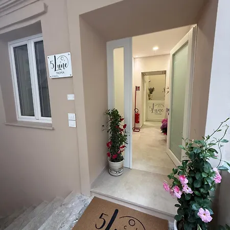 5 Lune Πανσιόν 4*