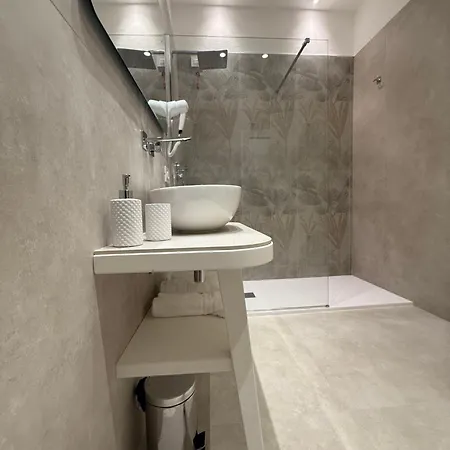 5 Lune 3* 特罗佩阿